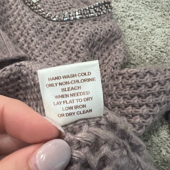 Willow & Clay long sleeve knit sweater with beaded and sequined neckline - Picture 6 of 7